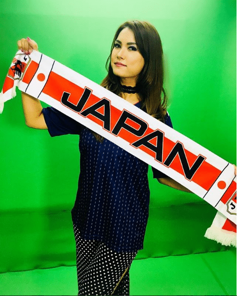 Đội tuyển Nhật gây bão ở World Cup 2018, Maria Ozawa và dàn mỹ nhân phấn khích cổ vũ - Ảnh 2.