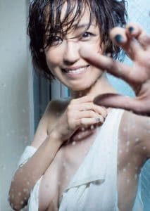 Danh sách diễn viên phim 18+ xuất sắc nhất trong 30 năm: Yua Mikami chỉ đứng thứ 9 - Ảnh 1.