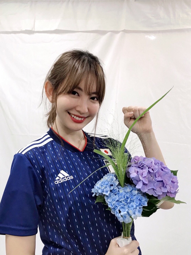 Đội tuyển Nhật gây bão ở World Cup 2018, Maria Ozawa và dàn mỹ nhân phấn khích cổ vũ - Ảnh 4.