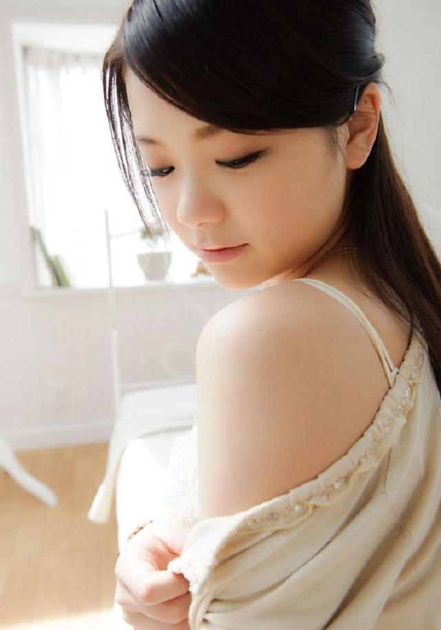 Tiểu sử Kana Tsuruta - Nữ diễn viên JAV có khuôn mặt xinh đẹp và bộ ngực khủng