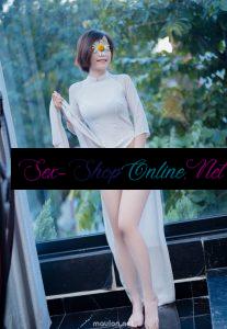 MauLon.Net - Hình ảnh sex của gái xinh Việt Nam trong tà áo dài