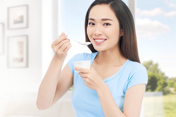 Ăn sữa chua thường xuyên giúp cân bằng độ pH, cải thiện tình trạng tiết dịch âm đạo, âm đạo có mùi hôi
