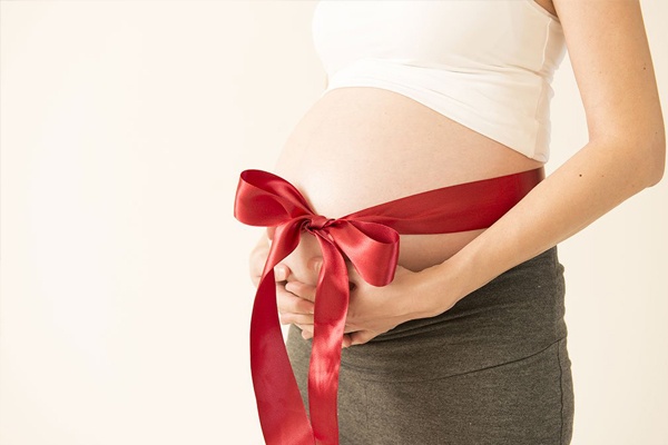 Phụ nữ trong thời kỳ mang thai không nên qua hệ tránh ảnh hưởng đến thai nhi