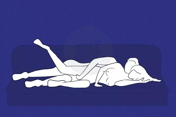 Quan hệ tình dục trên ghế sofa là địa điểm ân ái lý tưởng mà các cặp đôi không nên bỏ qua