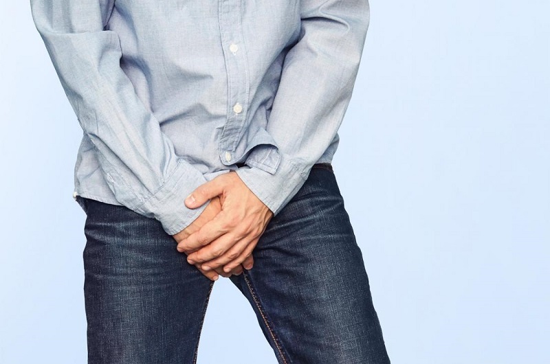 Ngay khi có triệu chứng đau dữ dội và đột ngột vùng bìu, nam giới cần nhanh chóng đi khám để được bác sĩ chẩn đoán xoắn tinh hoàn.
