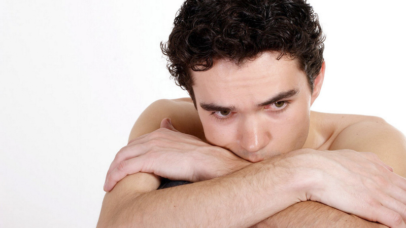 Sức khỏe tình dục của nam giới bị ảnh hưởng rất nhiều bởi các bệnh lý khác như tiểu dắt, hẹp bao quy đầu