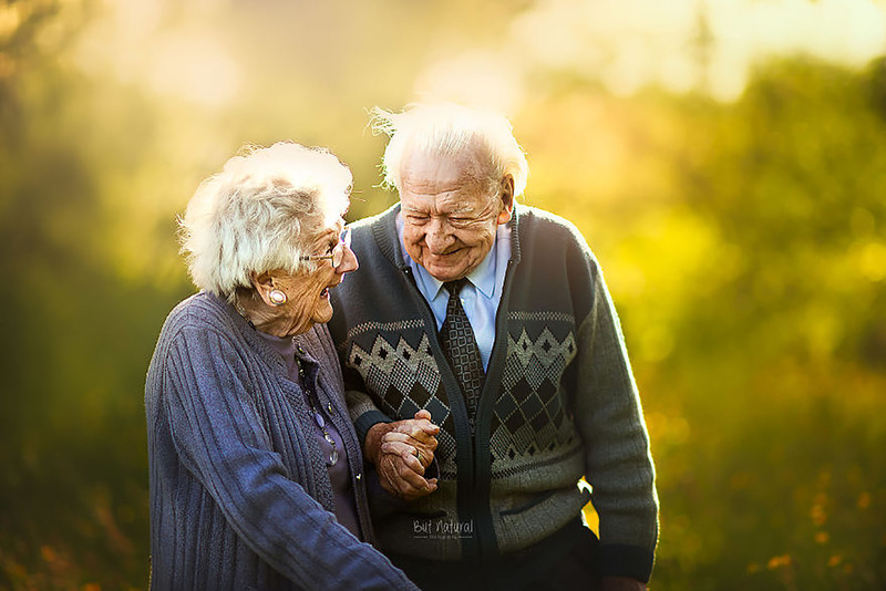 Vợ chồng già có thể không còn quan hệ vợ chồng nhưng vẫn tận hưởng cuộc sống hạnh phúc
