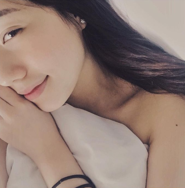 Mie Nguyen cởi trần