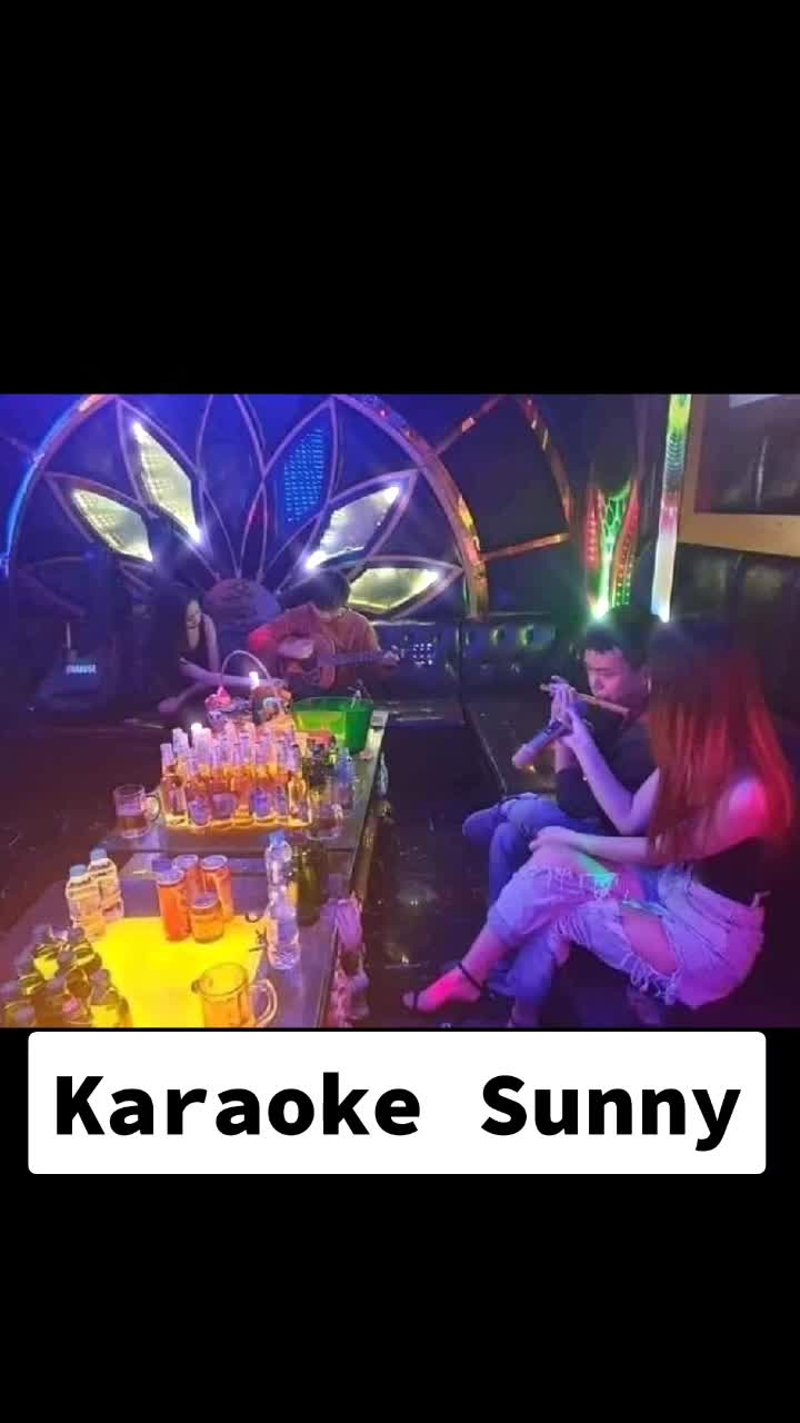 Clip quán karaoke Sunny 18 ++