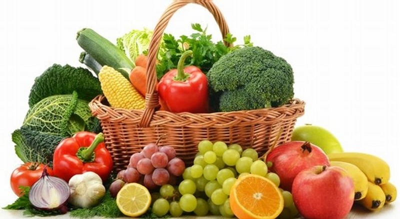 Bổ sung rau xanh và hoa quả tươi vào chế độ ăn uống