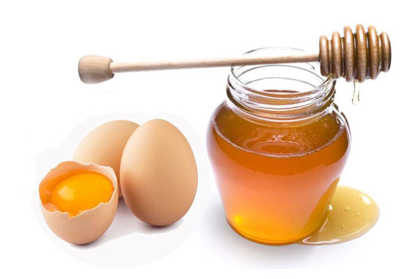 Trứng gà kết hợp với mật ong giúp tăng cường sức khỏe và sự bền bỉ.