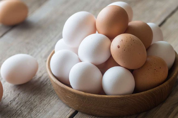 Nên lựa chọn những quả trứng gà chất lượng, nguồn gốc rõ ràng.