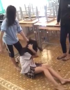 Phẫn nộ Clip Nữ sinh THCS ở TP Thủ Đức bị 1 nhóm nữ sinh đánh đập ở trong lớp